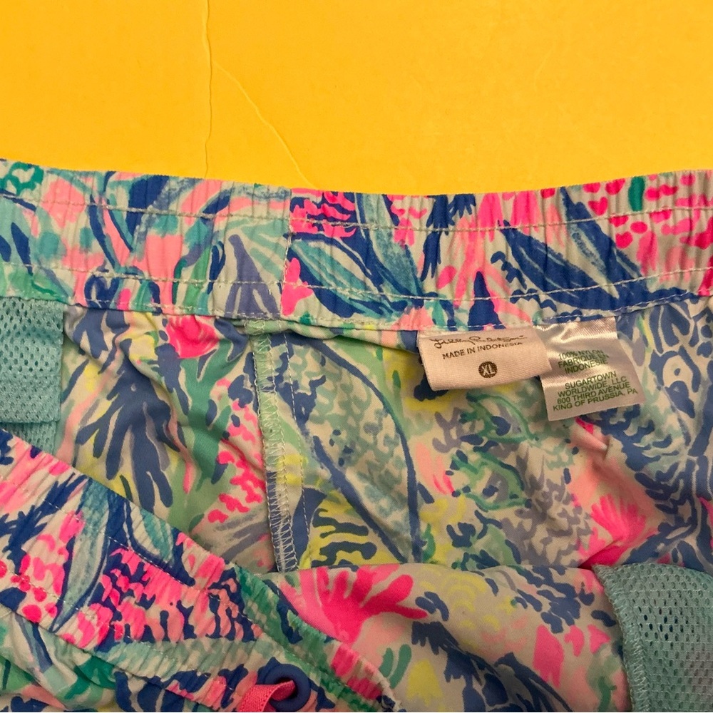 Lilly Pulitzer Luxletic Run Around Shorts sz XL Mermaid Cove - Picture 2 of 4